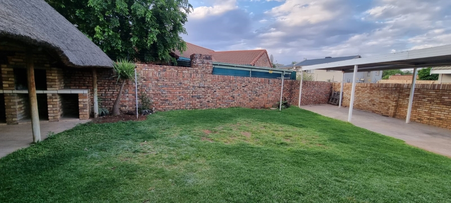 3 Bedroom Property for Sale in Roylglen Gardens Northern Cape